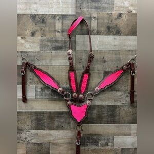 Brand New Western Sadderly Hot Pink Gladiator Horse Tack Set With One Ear